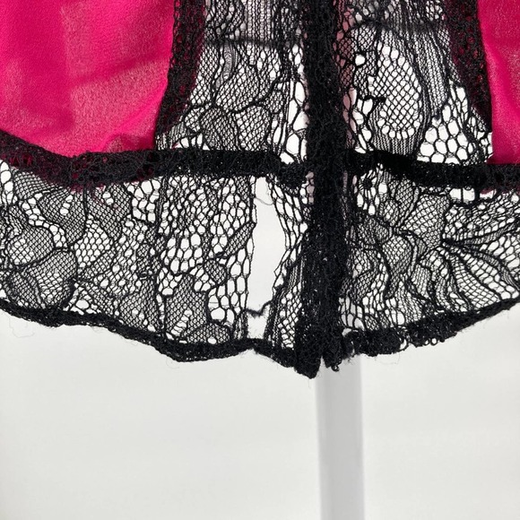 Torrid Fuchsia Sheer Sleeveless Scoop Neck Blouse Slit Back & Black Lace Trim - Picture 10 of 11